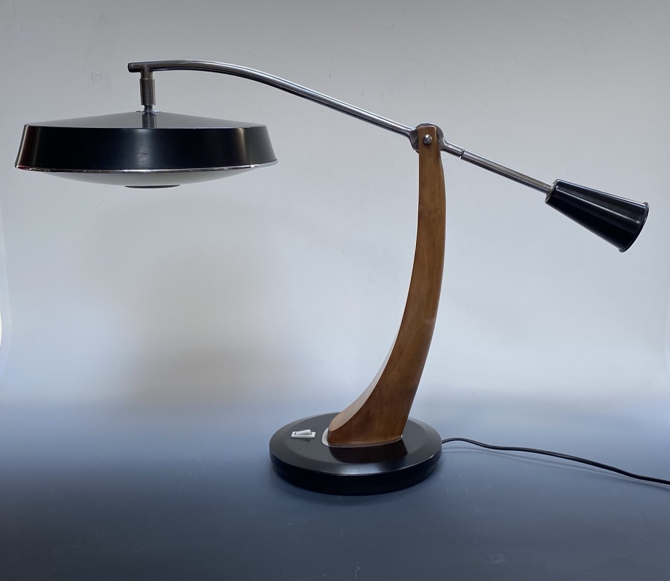 Fase desk lamp