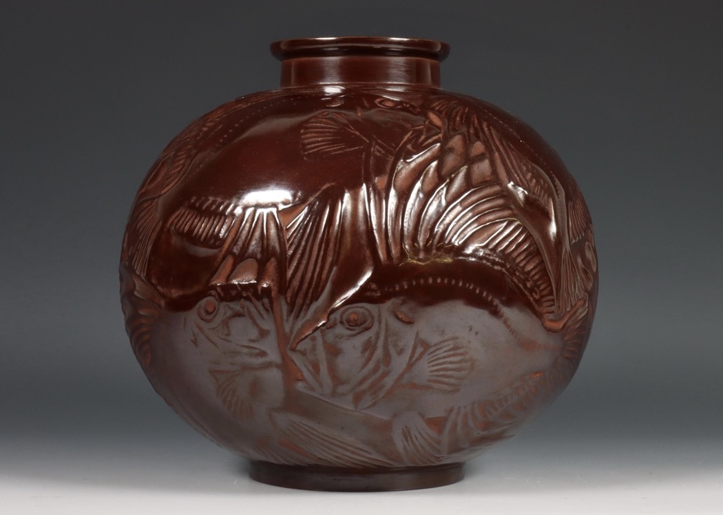Poissons - a Japanese bronze vase